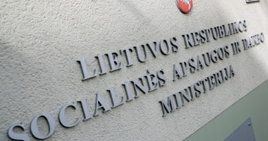 Studentai galės gauti nedarbo išmokas, o vyresni nei 45 metų – subsidijas ir paramą darbo vietos steigimui Studentai galės gauti nedarbo išmokas, o vyresni nei 45 metų – subsidijas ir paramą darbo vietos steigimui