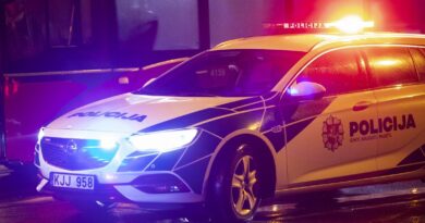 Girta eismo įvykį sukėlusi vairuotoja automobilyje vežėsi kūdikį Girta eismo įvykį sukėlusi vairuotoja automobilyje vežėsi kūdikį