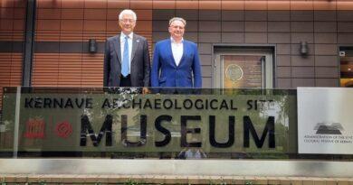 Kernavės archeologinėje vietovėje svečiai iš Japonijos Kernavės archeologinėje vietovėje svečiai iš Japonijos