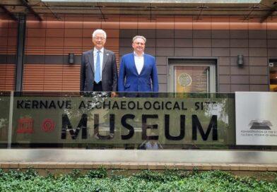 Kernavės archeologinėje vietovėje svečiai iš Japonijos