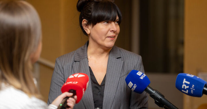 Siūloma panaikinti neteisybę: senatvės pensijos sulaukę žmonės su negalia nepraras savo teisių