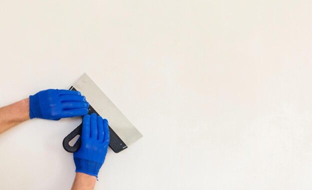 Medžiagų suderinamumas: kodėl netinkamai parinktas sienų tinkas trumpina pastato tarnavimo laiką