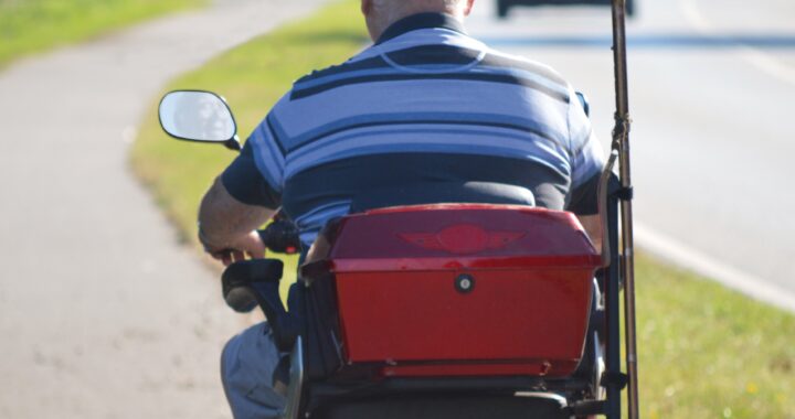 Geriausi skuteriai pradedantiesiems – į ką atkreipti dėmesį?