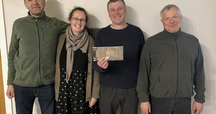 Kietvirčiai atsiėmė sostą