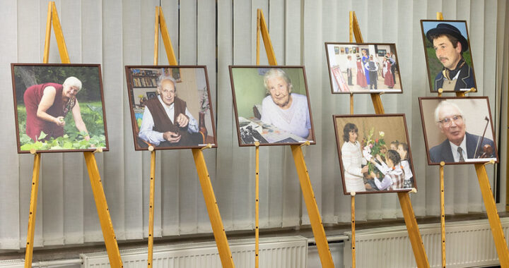 Indrė Kižienė Seime pristato regionų žmones ir kūrėjus: šįkart – Čiobiškio krašto fotografijos