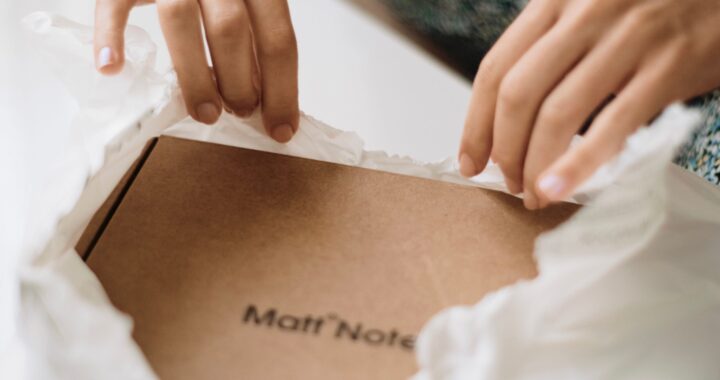 Verslo dovanos su logotipu – kada verta rinktis personalizuotas dovanas?